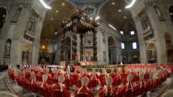 Secretele conclavului: cum își aleg cardinalii noul papă în liniștea Vaticanului. O dezvăluire din interior