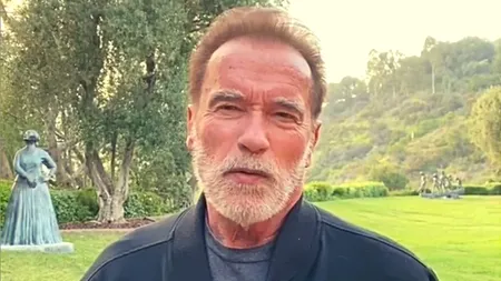 Arnold Schwarzenegger: Sunteți idioți dacă nu purtați masca de protecție
