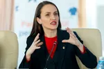Oana Țoiu a declanșat epurarea personalului din ambasade și consulate pentru a face loc oamenilor de la USR