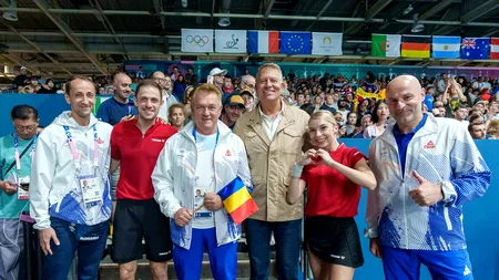 Soții Iohannis, în vacanță la Paris! Au făcut fotografii cu sportivii români