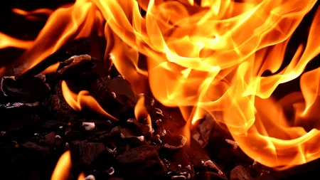 Un bărbat s-a autoincendiat și a ajuns în stare gravă la spital