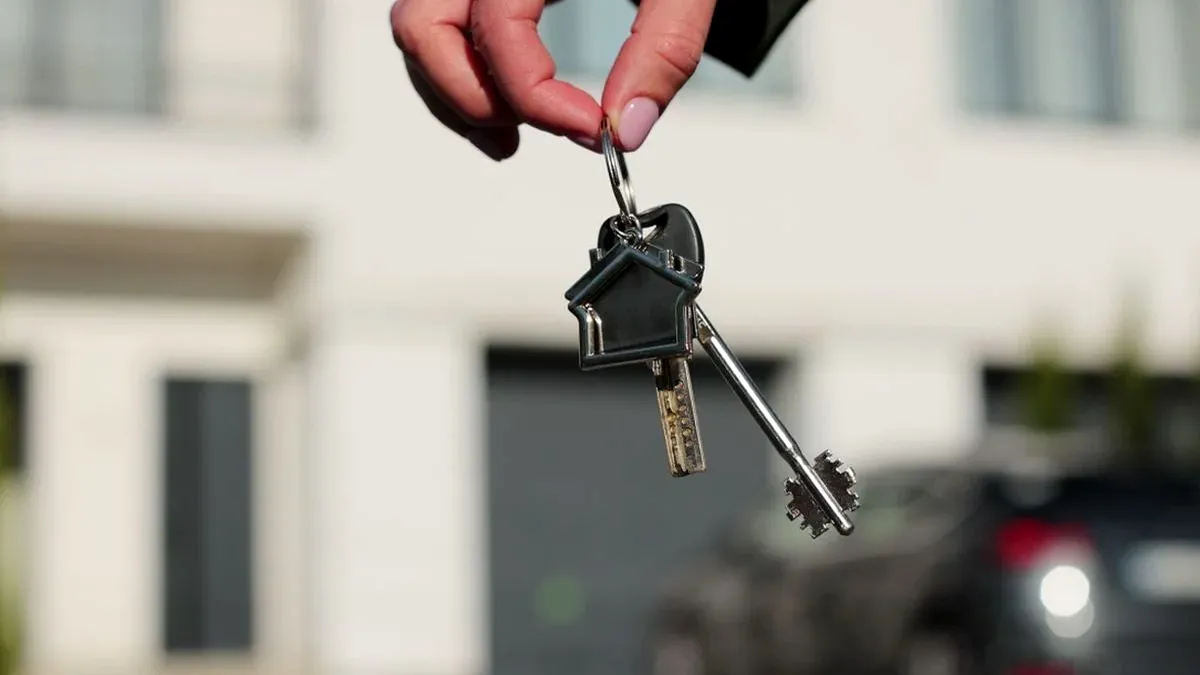 Guvernul a mărit de 2,5 ori chiriile pentru anumite locuințe de stat