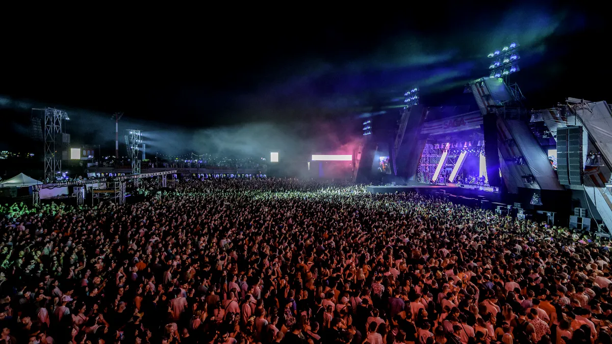 Peste 45.000 de festivalieri în prima zi Saga 2024