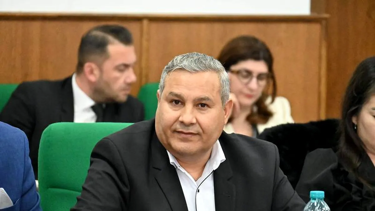 Scandal de corupție în administrația locală din Vaslui: Consilier județean și fiii săi, arestați pentru camătă și șantaj