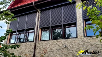 Cu ce ies în evidență rulourile exterioare pentru ferestre de la Alexiana Group, fără să ne uităm la preț?