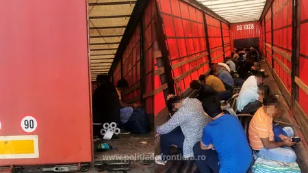 40 de migranți ilegali ascunși în remorca unui tir