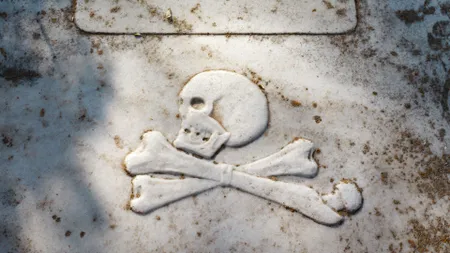 Festivalul românesc din cimitir, de care probabil nu ați auzit: „Parastasul piraților nemaipomeniți”!