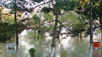 Cod galben de viituri în 11 bazine hidrografice și pe râurile din Dobrogea, în weekend