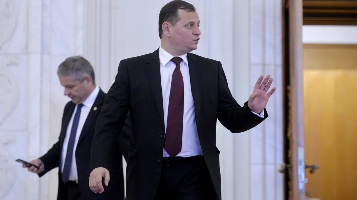 Șeful SIE, Gabriel Vlase, a divorțat și s-a recăsătorit cu o doctorandă cu vilă în Voluntari