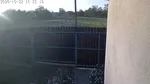 VIDEO. Băiat de 13 ani lovit de tatăl unui coleg, după un simplu schimb de replici între copii. Mama a sunat la 112