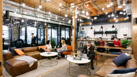 Tot mai mulți români aleg să lucreze din spațiile de coworking