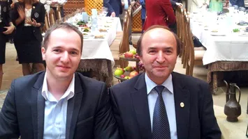 Fiul lui Tudorel Toader, reținut pentru presupusă hărțuire sexuală. Tatăl a identificat adevărata victimă: el însuși!