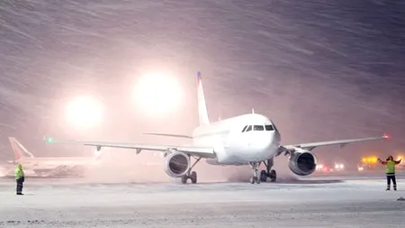 Întârzieri mari pe Aeroportul Otopeni, din cauza ninsorii