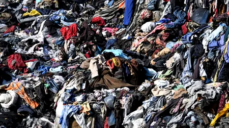 UE interzice distrugerea hainelor nevândute. Comisia Europeană adoptă noi măsuri pentru industria textilelor