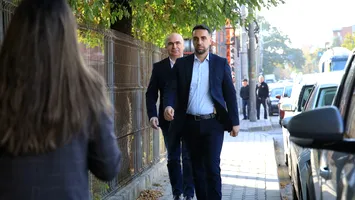 Ilie Bolojan a ajuns la DNA Iași. Premierul interimar, huiduit :”Trădătorule”