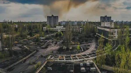 Arde pădurea de lângă centrala nucleară Cernobîl, ușoară creștere a radioactivității