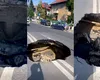 Groapă de trei metri lângă Palatul Cotroceni. O cântăreață a rămas cu mașina blocata în mijlocul Capitalei: „Am căzut în groapa asta”
