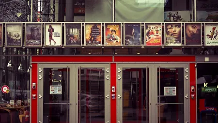 Penalizată cu tarife uriaşe, China nu mai cumpără filme de la Hollywood. Ce filme au fost cenzurate, modificate sau interzise în anii comerţului liber