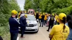 Primar PSD, acuzat de susținători ai AUR că a dat cu mașina peste ei