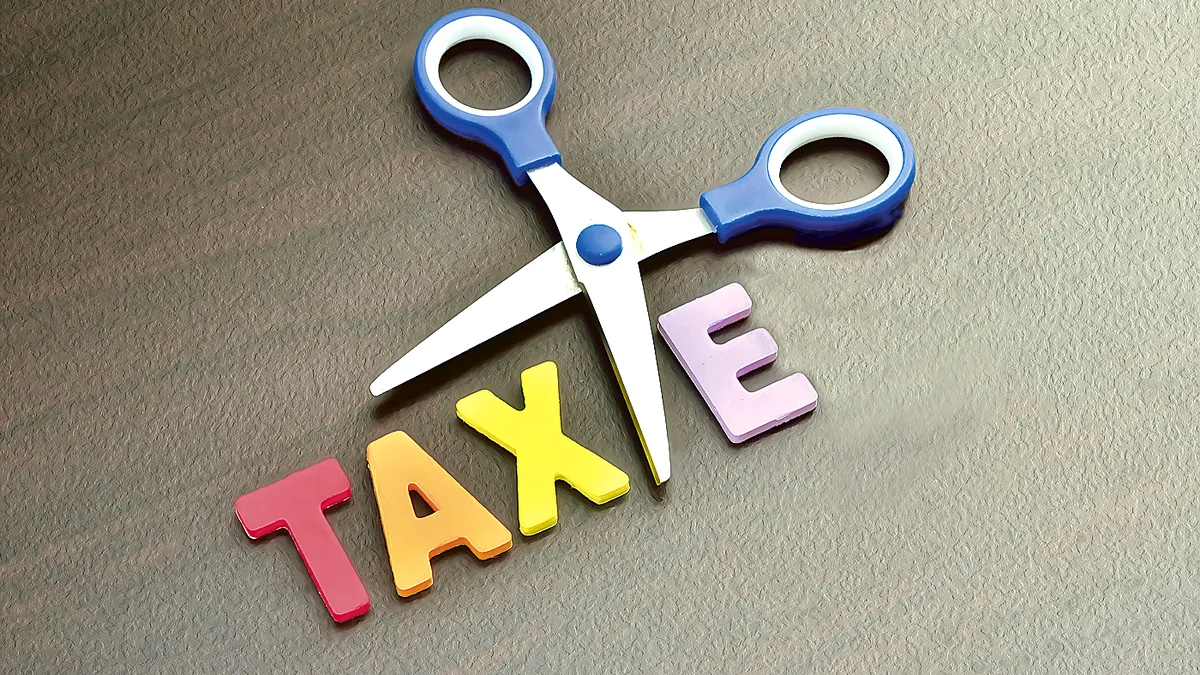 Specialii de la privat! Statul îi scutește în 2023 de impozite în valoare de 1 miliard de euro