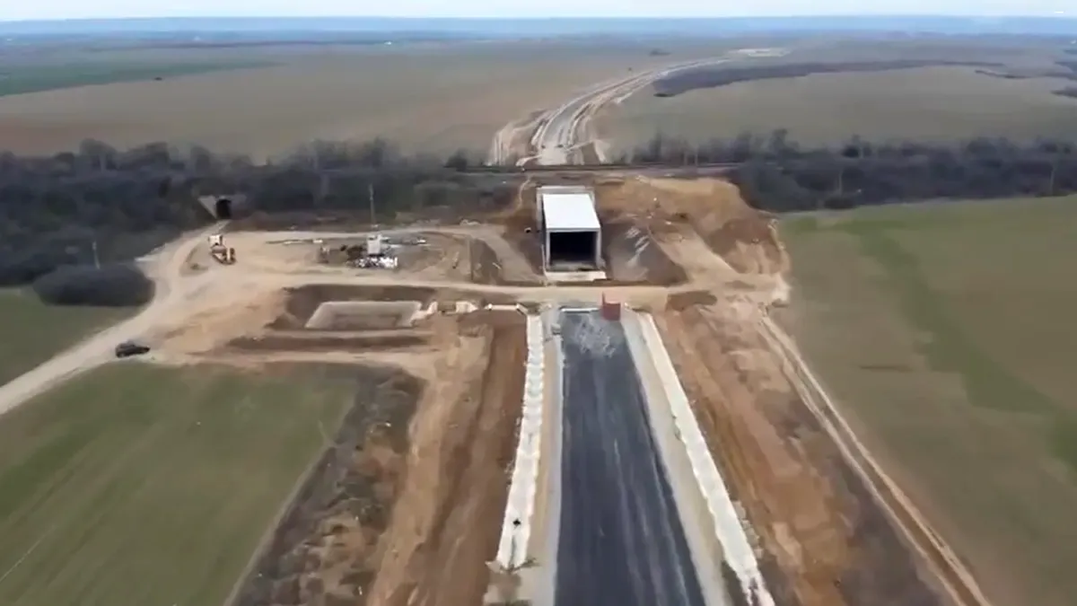 Ultima zvâcnire de orgoliu a constructorului, pe centura unui municipiu-reședință de județ. Drumul de 9,8 km trebuia să fie gata din 2023! (VIDEO)