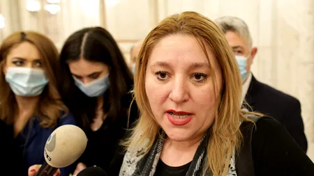 Diana Șoșoacă este trimisă de internauți în Kiev să facă live. Senatoarea nu crede ca acolo ar fi un război