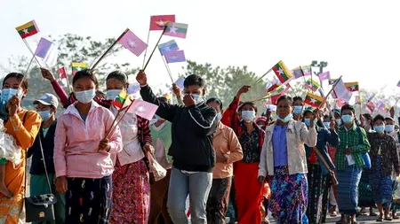 Protestele cu zeci de mii de oameni continuă în Myanmar împotriva loviturii de stat