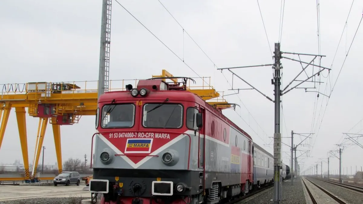 Incident în stația Gloești: Un tren de pasageri a rupt macazul