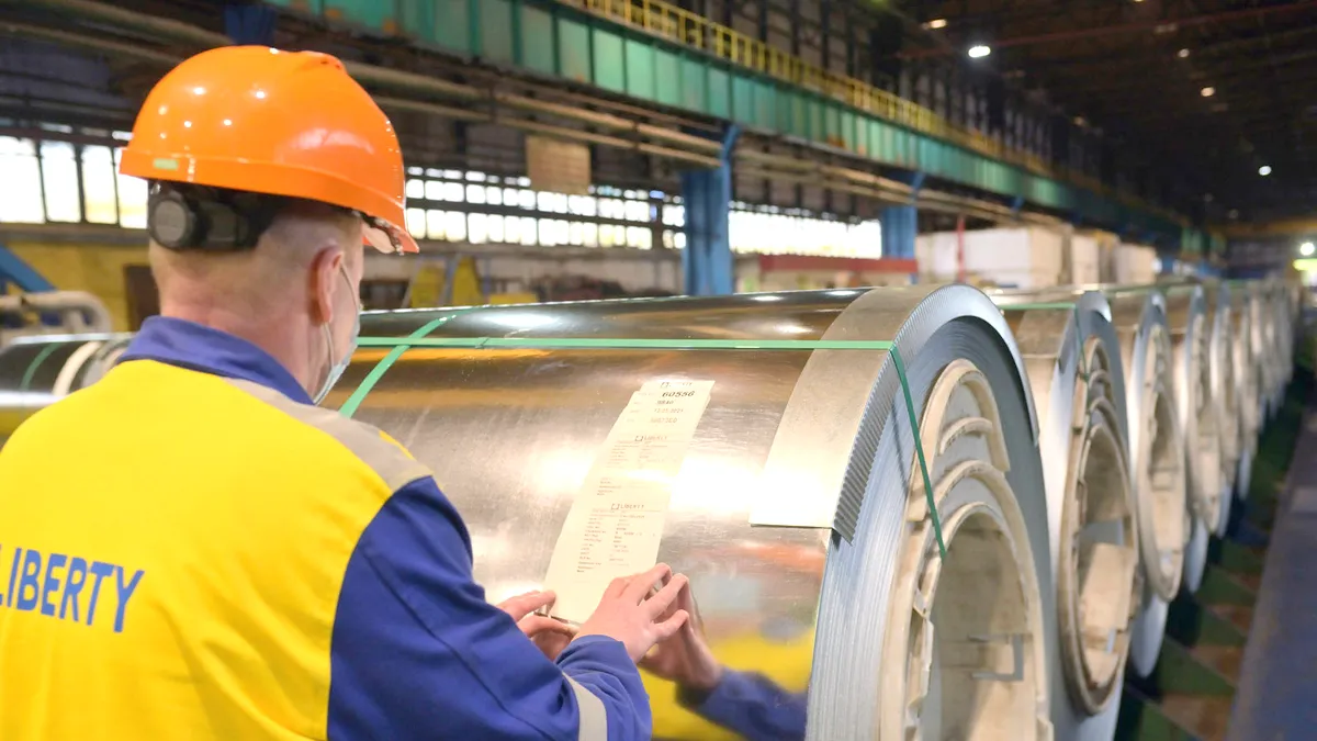 Criză profundă la combinatul siderurgic din Galați. Peste 4.000 de angajați riscă să rămână fără loc de muncă