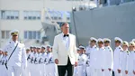 Cine să-i înțeleagă? Iohannis strălucea vestimentar de Ziua Marinei. Urmașul său, Nicușor Dan, o face prin absență!