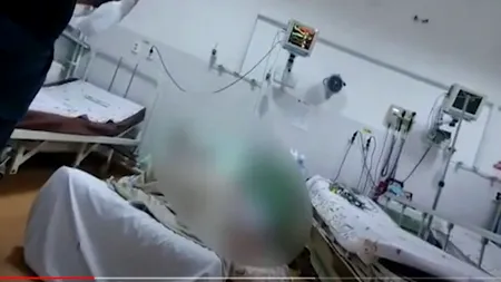 Femeie supraponderală, refuzată de 3 spitale, ținută 4 ore pe podeaua mașinii de pompieri (VIDEO)
