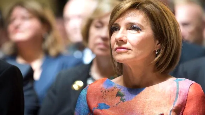 Decizie neașteptată pentru Carmen Iohannis. De ce nu renunță la catedră, deși se poate pensiona