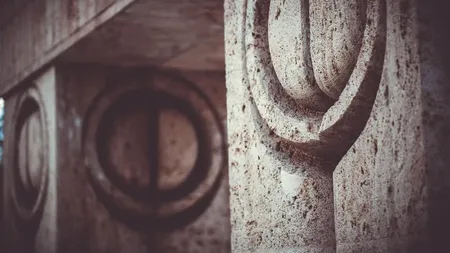 Scandal la Târgu Jiu: Patrimoniul UNESCO Brâncuși, lăsat să se fărâme sub „tăcerea deliberată” a autorităților