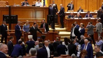 <span class='color-red bg-white'>Live Text: </span>Moțiunile de cenzură împotriva Guvernului Bolojan, dezbătute și votate în Parlament