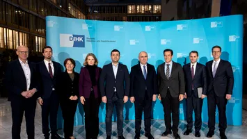 Gafă vestimentară la Berlin: Ministrul Apărării, Radu Miruță, s-a dus în blugi la întâlnirea oficială cu premierul Bolojan