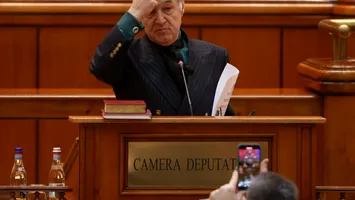 Guralivul TV Gigi Becali, marele „mut” din Parlament