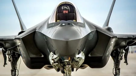 F-22 vs. F-35: Duelul invizibililor din cerul american. Două avioane, două misiuni diferite: cine domină cerul și cine câștigă războiul total?