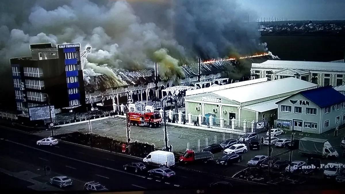 Incendiu devastator la sediul firmei unui cunoscut om de afaceri din Olt! Pompierii au primit ajutoare din județele vecine (VIDEO)