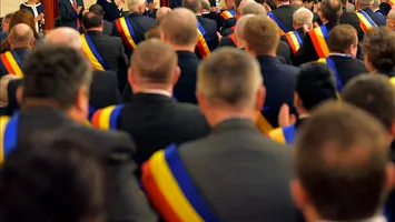 Primarii se dau singuri în judecată, pentru lefuri mai mari
