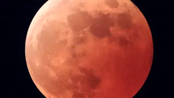 „AstroShow” la Galaţi. Eclipsa totală de Lună, de pe 7 septembrie, observată cu telescopul gigant „Gargantua”