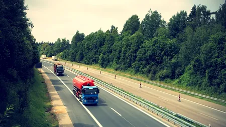 CNAIR: Restricţii de circulaţie pentru autovehiculele mai mari de 7,5 tone din cauza caniculei, sâmbătă şi duminică