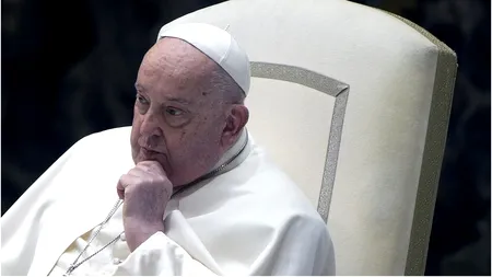 Papa Francisc nu mai are nevoie de masca de oxigen