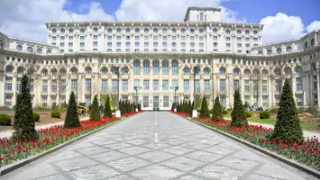 S-au finalizat procedurile legate de reducerea personalului Senatului. Câţi angajaţi au rămas
