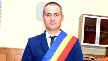 Primarul din Crevedia, Florin Petre, reținut într-un dosar de trafic de persoane: Victima, un bărbat cu handicap, obligată să muncească la fermă