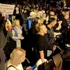 Susținătorii lui Călin Georgescu nu pleacă de la Arestul Central: a treia zi de proteste