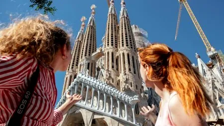 Al nouălea turn al catedralei Sagrada Familia, inaugurat cu ocazia sărbătorii „Imaculata Concepțiune”