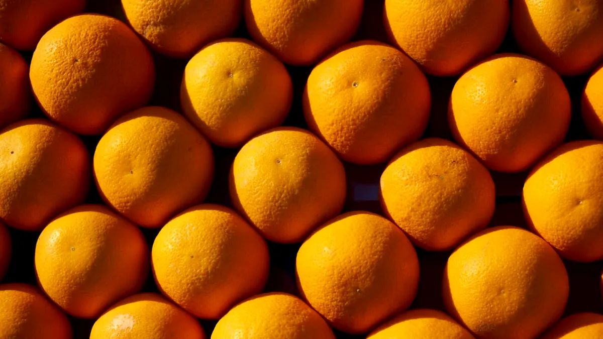 Tone de fructe cu pesticide din Egipt, vândute ca produse grecești în supermarketuri. Percheziții de amploare