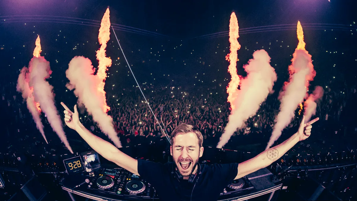 Celebrul DJ Calvin Harris vine la Mamaia