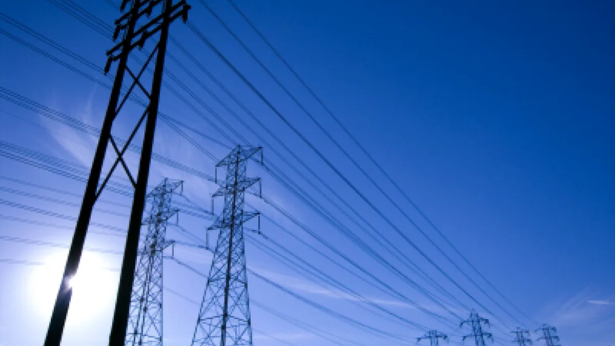 Taxa pe stâlp se amână. Reacția Federației Patronale a Energiei