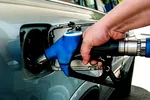 De ce benzina și motorina nu sunt ieftine în România și în UE, deși prețul petrolului a scăzut
